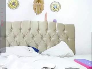 Discover our girls online shows and discover the company of countless livestreamers, with stunning shapes, sex toys and more.