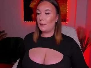 Discover our girls online shows and discover the company of countless livestreamers, with stunning shapes, sex toys and more.