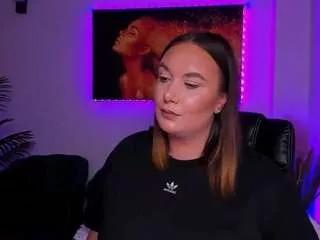 Discover our girls online shows and discover the company of countless livestreamers, with stunning shapes, sex toys and more.