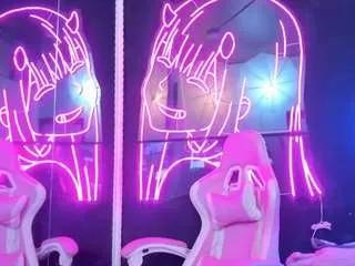 Discover our girls online shows and discover the company of countless livestreamers, with stunning shapes, sex toys and more.