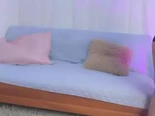 Discover our girls online shows and discover the company of countless livestreamers, with stunning shapes, sex toys and more.