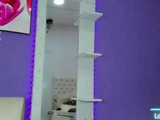 Discover our girls online shows and discover the company of countless livestreamers, with stunning shapes, sex toys and more.