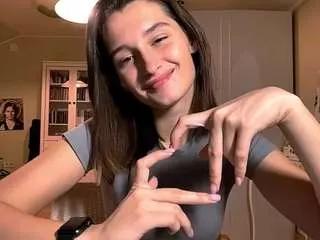 Discover our girls online shows and discover the company of countless livestreamers, with stunning shapes, sex toys and more.