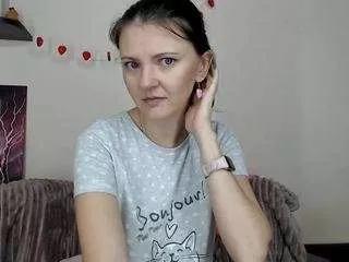 Discover our girls online shows and discover the company of countless livestreamers, with stunning shapes, sex toys and more.