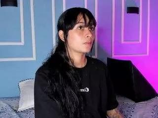 Discover our girls online shows and discover the company of countless livestreamers, with stunning shapes, sex toys and more.