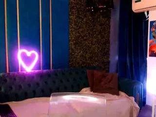 Discover our girls online shows and discover the company of countless livestreamers, with stunning shapes, sex toys and more.