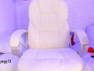 Discover our girls online shows and discover the company of countless livestreamers, with stunning shapes, sex toys and more.