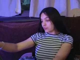 Discover our girls online shows and discover the company of countless livestreamers, with stunning shapes, sex toys and more.