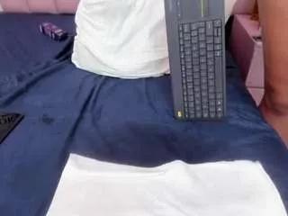 tania-west from CamSoda is Freechat