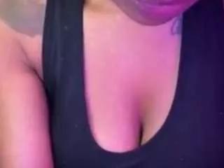 Photos of therealoshunqueen from CamSoda is Freechat