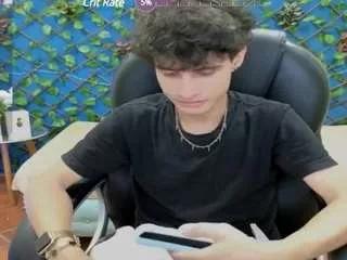 thomasluis from CamSoda is Freechat
