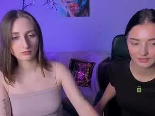Discover our girls online shows and discover the company of countless livestreamers, with stunning shapes, sex toys and more.