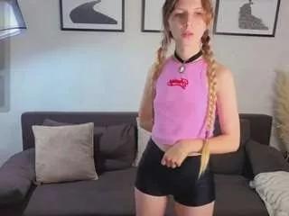 Discover our girls online shows and discover the company of countless livestreamers, with stunning shapes, sex toys and more.