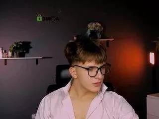 travis-wolf from CamSoda is Freechat