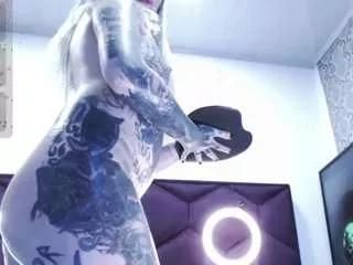 Discover our girls online shows and discover the company of countless livestreamers, with stunning shapes, sex toys and more.