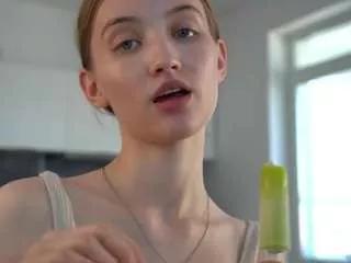 Discover our girls online shows and discover the company of countless livestreamers, with stunning shapes, sex toys and more.