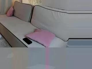 Discover our girls online shows and discover the company of countless livestreamers, with stunning shapes, sex toys and more.