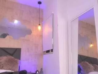 Discover our girls online shows and discover the company of countless livestreamers, with stunning shapes, sex toys and more.