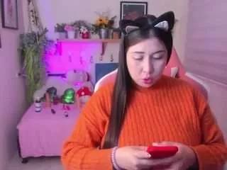 Discover our girls online shows and discover the company of countless livestreamers, with stunning shapes, sex toys and more.