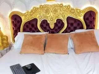 Discover our girls online shows and discover the company of countless livestreamers, with stunning shapes, sex toys and more.