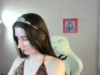 Discover our girls online shows and discover the company of countless livestreamers, with stunning shapes, sex toys and more.