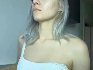 Discover our girls online shows and discover the company of countless livestreamers, with stunning shapes, sex toys and more.