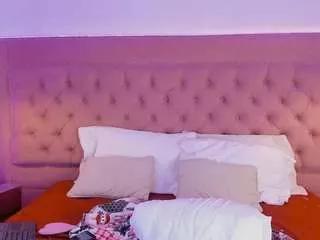Discover our girls online shows and discover the company of countless livestreamers, with stunning shapes, sex toys and more.