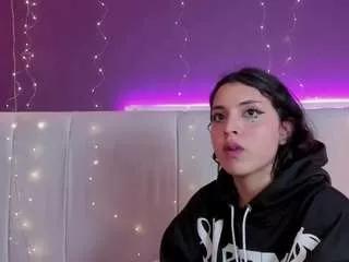 Discover our girls online shows and discover the company of countless livestreamers, with stunning shapes, sex toys and more.