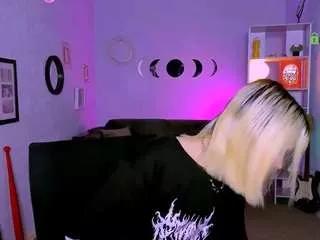 victoria-pretty from CamSoda is Freechat