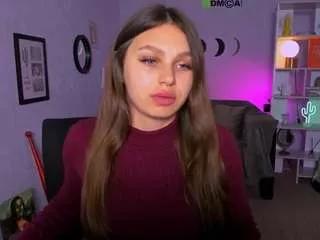 Discover our girls online shows and discover the company of countless livestreamers, with stunning shapes, sex toys and more.