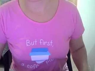 Discover our girls online shows and discover the company of countless livestreamers, with stunning shapes, sex toys and more.