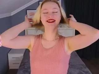 Discover our girls online shows and discover the company of countless livestreamers, with stunning shapes, sex toys and more.