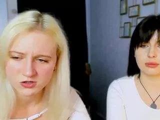 Discover our girls online shows and discover the company of countless livestreamers, with stunning shapes, sex toys and more.