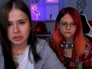 Discover our girls online shows and discover the company of countless livestreamers, with stunning shapes, sex toys and more.