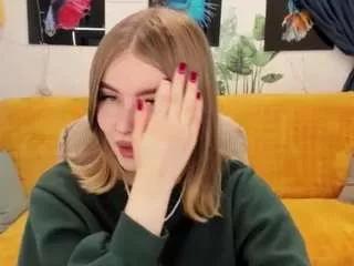 Discover our girls online shows and discover the company of countless livestreamers, with stunning shapes, sex toys and more.