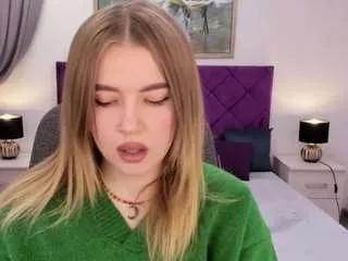 Discover our girls online shows and discover the company of countless livestreamers, with stunning shapes, sex toys and more.
