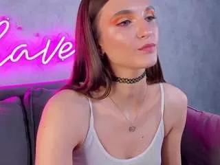 Discover our girls online shows and discover the company of countless livestreamers, with stunning shapes, sex toys and more.
