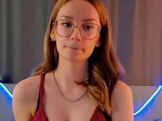 Discover our girls online shows and discover the company of countless livestreamers, with stunning shapes, sex toys and more.