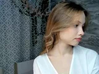 Discover our girls online shows and discover the company of countless livestreamers, with stunning shapes, sex toys and more.