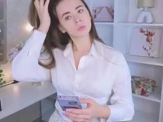 Discover our girls online shows and discover the company of countless livestreamers, with stunning shapes, sex toys and more.