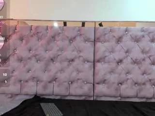 Discover our girls online shows and discover the company of countless livestreamers, with stunning shapes, sex toys and more.