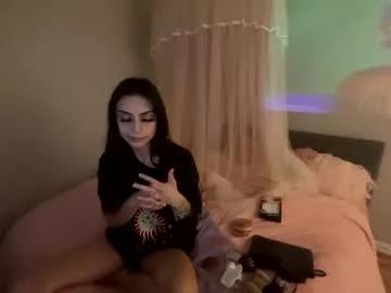 3lla3lla3lla_ay from Chaturbate