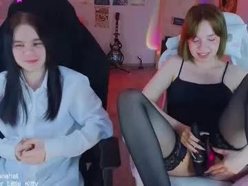 Discover our girls online shows and discover the company of countless livestreamers, with stunning shapes, sex toys and more.