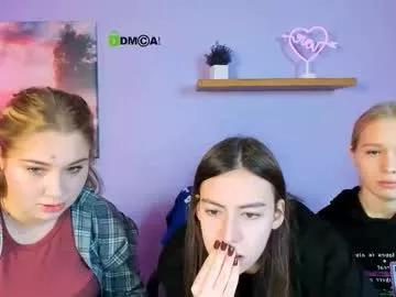 Discover our girls online shows and discover the company of countless livestreamers, with stunning shapes, sex toys and more.