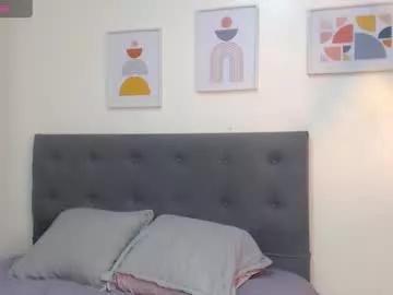Discover our girls online shows and discover the company of countless livestreamers, with stunning shapes, sex toys and more.