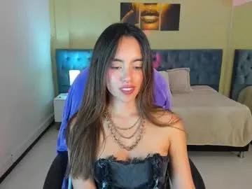 Discover our girls online shows and discover the company of countless livestreamers, with stunning shapes, sex toys and more.
