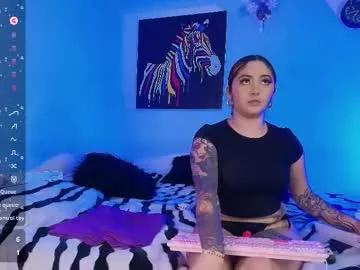 Discover our girls online shows and discover the company of countless livestreamers, with stunning shapes, sex toys and more.