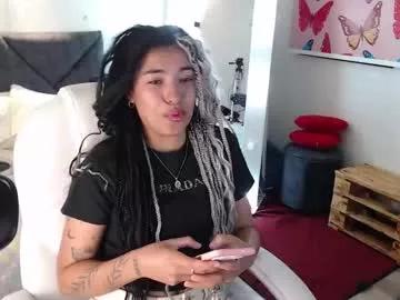 Discover our girls online shows and discover the company of countless livestreamers, with stunning shapes, sex toys and more.