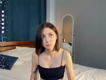 Discover our girls online shows and discover the company of countless livestreamers, with stunning shapes, sex toys and more.