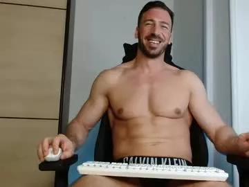 aaront0pmuscles from Chaturbate